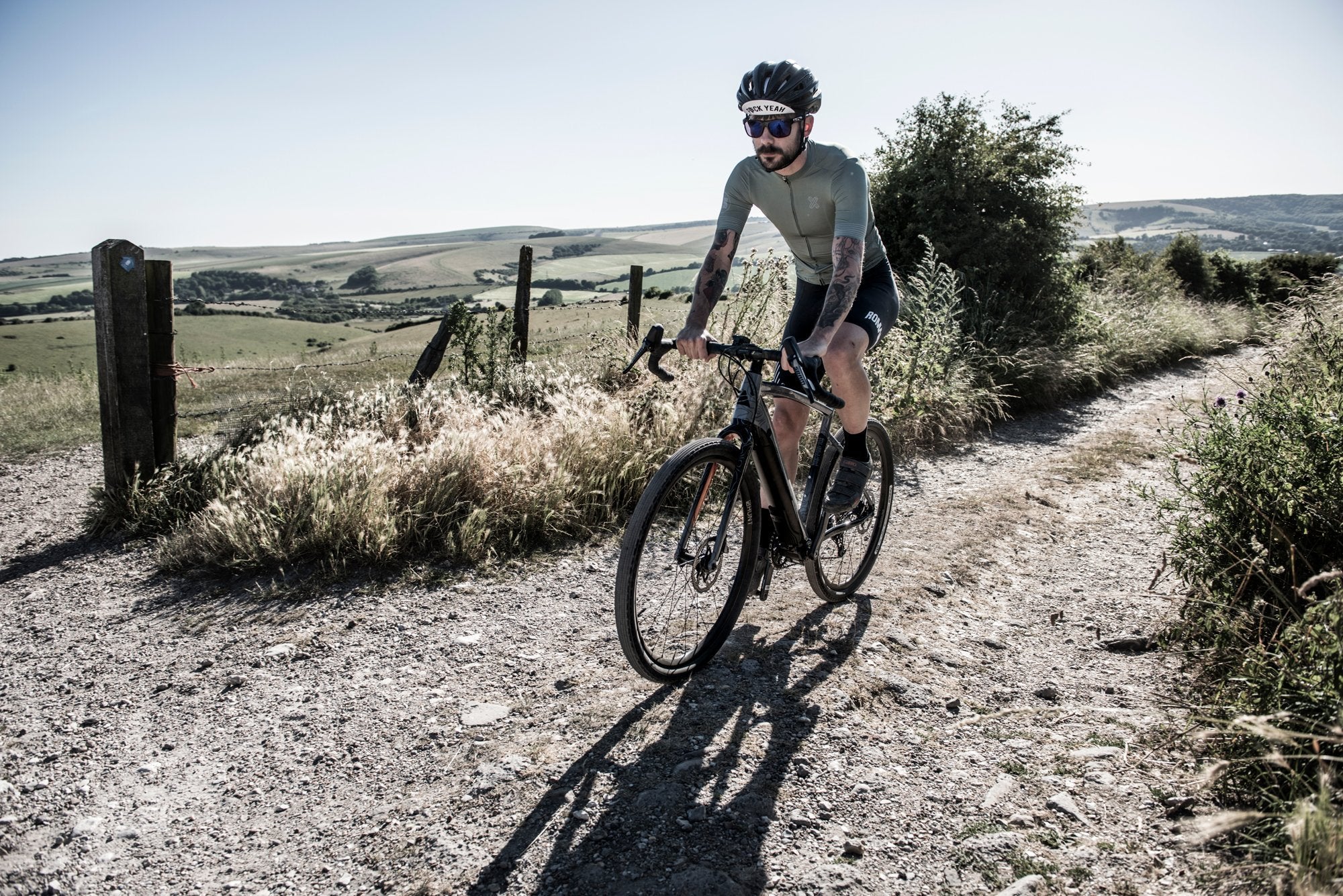 <h1>Tyres</h1><i>At HUNT, we enjoy the puncture resistance and grip benefits of tubeless on our every-day rides so we wanted to allow our customers the same option. Of course, all of our tubeless-ready wheels are designed to work perfectly with clincher tyres and inner tubes too.</i>