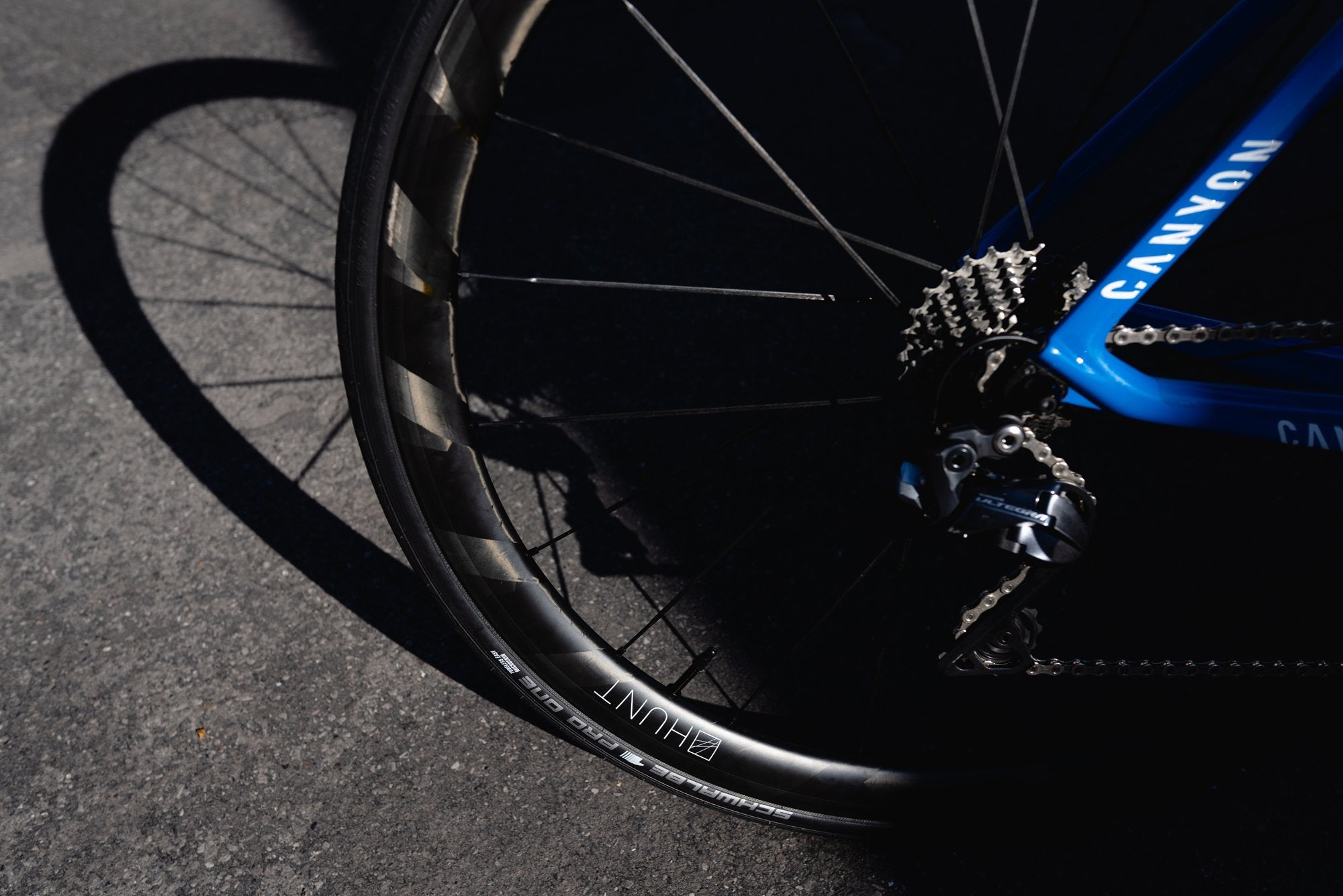 <h1>Tires</h1><i>At HUNT, we enjoy the puncture resistance and grip benefits of tubeless on our every-day rides so we wanted to allow our customers the same option. Of course, all of our tubeless-ready wheels are designed to work perfectly with clincher tires and inner tubes too.</i>