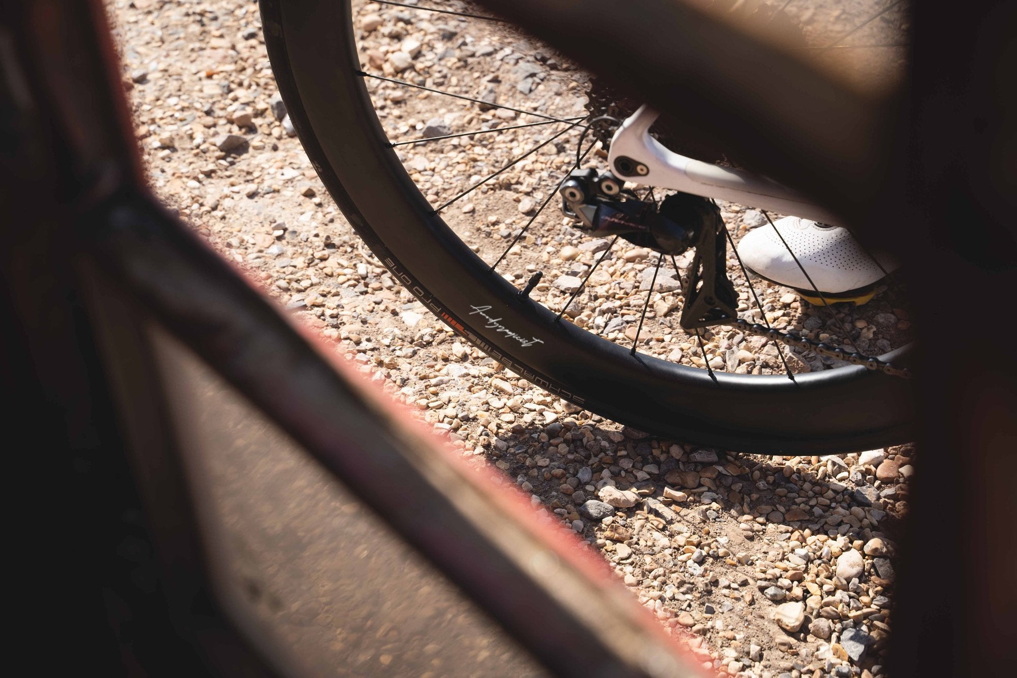 <h1>Tyres</h1><i>At HUNT we enjoy the puncture resistance and grip benefits of tubeless on our every-day rides so we wanted to allow you the same option, but of course these tubeless-ready wheels are also designed to work perfectly inner tubes, just use tubes in tubeless ready tyres.</i>