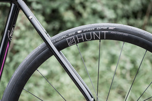 <h1>Tires</h1><i>At HUNT, we enjoy the puncture resistance and grip benefits of tubeless on our every-day rides so we wanted to allow our customers the same option. Of course, all of our tubeless-ready wheels are designed to work perfectly with clincher tires and inner tubes too.</i>