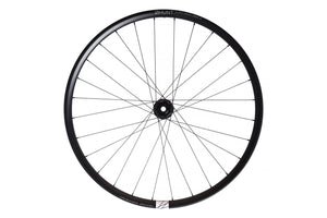 <h1>Front Wheel</h1><i>Front rim weight 460g (27.5") – Excellent handling and vibration absorption due to the lower material density lay-up, matched to 28 spoke count to improve compliance and grip where it’s needed most.</i>