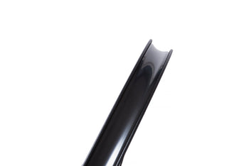 <h1>Rim Bed</h1><i>Like all of our wheels, the Hunt MTB line-up is designed to be used as a tubeless system. Featuring a H-Lock rim bead with 'up-kicks' to the shoulders of the rim bed secures your tyre when seated. This prevents side-to-side movement reducing the chance of burping your tyre. It creates a great rim-well seal for first installation and easy sealing of tubeless tyres. Still haven't made the switch? All our wheels are tube compatible as well.</i>
