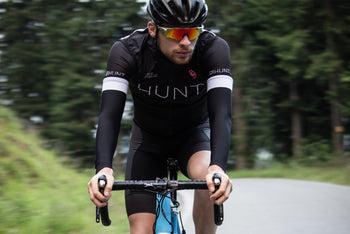 <h1>Pro Light Wind Vest</h1><i>Printed woven front and shoulders with low air permeability to block wind while remaining breathable</i>