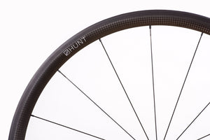 <h1>Spokes</h1><i>We chose the top-of-the-range Pillar Spoke Megalite Bladed models. These butted blade aero spokes are lighter and provide a greater degree of elasticity to maintain tensions longer and add fatigue resistance. PSR spokes feature the 2.2 width at the head providing more material in this high stress area. Nipples are 14mm alloy, anodized and come with a hex head so you can achieve precise tensioning. Combining components well is key which is why all Hunt wheels are hand-built.</i>