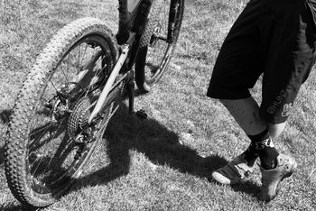 <h1>Skyline MTB Shorts</h1><i>Slim TLD embossed Velcro waist adjusters provide snug, on-the-fly fit adjustments</i>